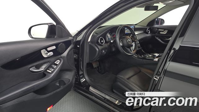 Mercedes-Benz C-Class 2019 — photo 13