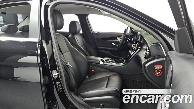 Mercedes-Benz C-Class 2019 — photo 17