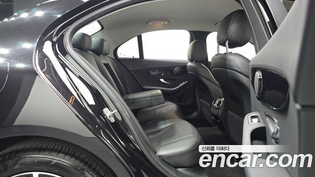 Mercedes-Benz C-Class 2019 — photo 18