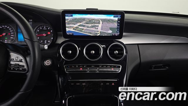 Mercedes-Benz C-Class 2019 — photo 20