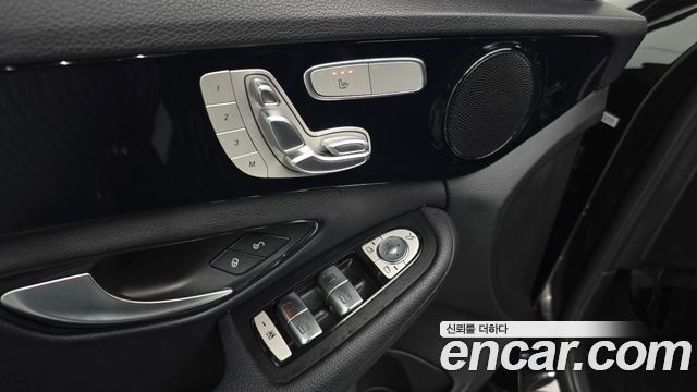 Mercedes-Benz C-Class 2019 — photo 25
