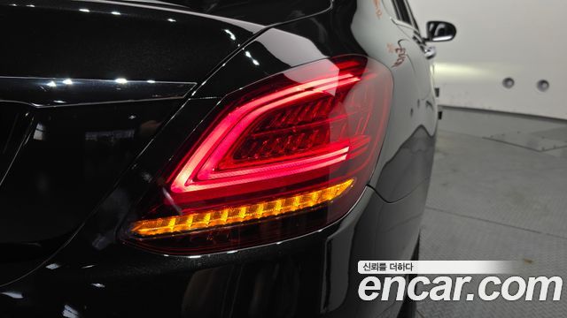 Mercedes-Benz C-Class 2019 — photo 9