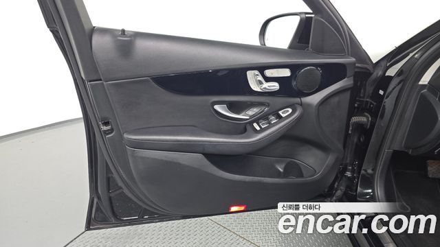 Mercedes-Benz C-Class 2019 — photo 14