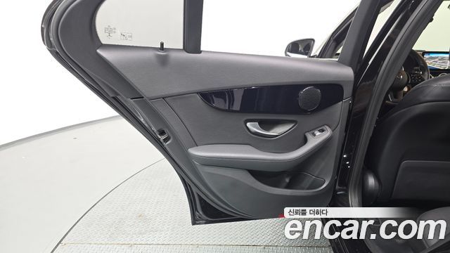 Mercedes-Benz C-Class 2019 — photo 15