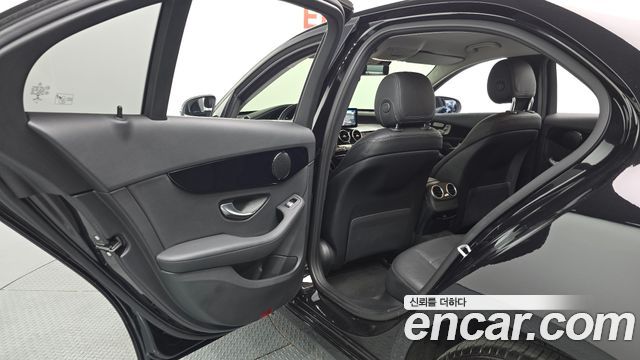 Mercedes-Benz C-Class 2019 — photo 16