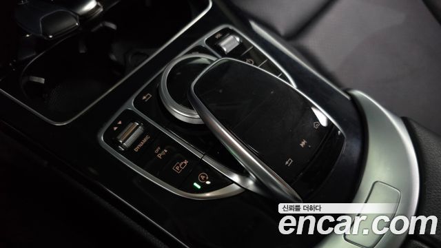 Mercedes-Benz C-Class 2019 — photo 33