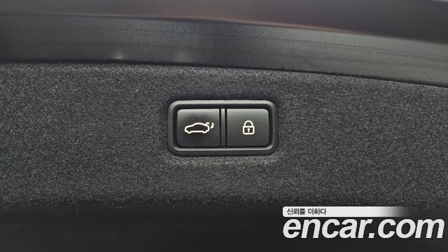 Genesis G90 2019 — photo 33