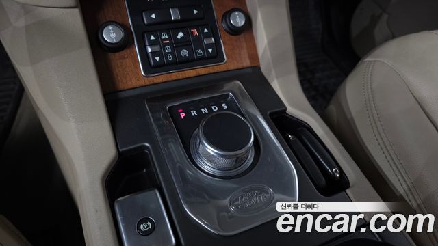 Land Rover Discovery 2014 — photo 9