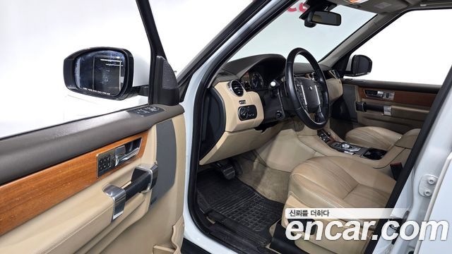 Land Rover Discovery 2014 — photo 10