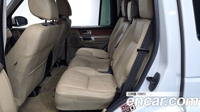 Land Rover Discovery 2014 — photo 11