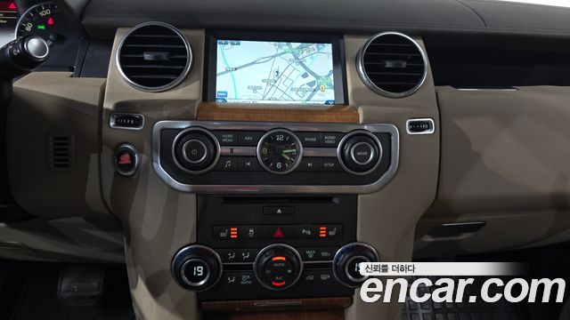 Land Rover Discovery 2014 — photo 13