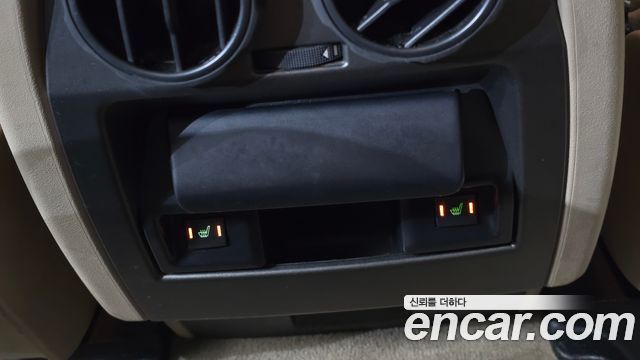 Land Rover Discovery 2014 — photo 16