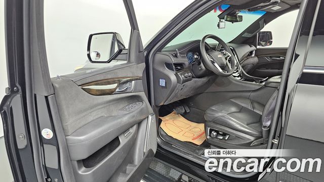 Cadillac Escalade 2017 — photo 13