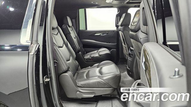 Cadillac Escalade 2017 — photo 18