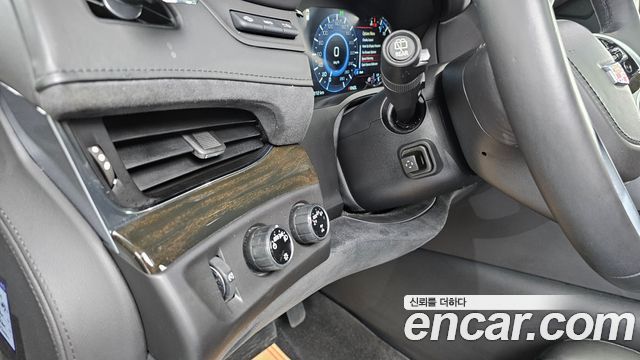 Cadillac Escalade 2017 — photo 25