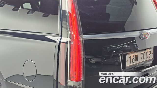 Cadillac Escalade 2017 — photo 9