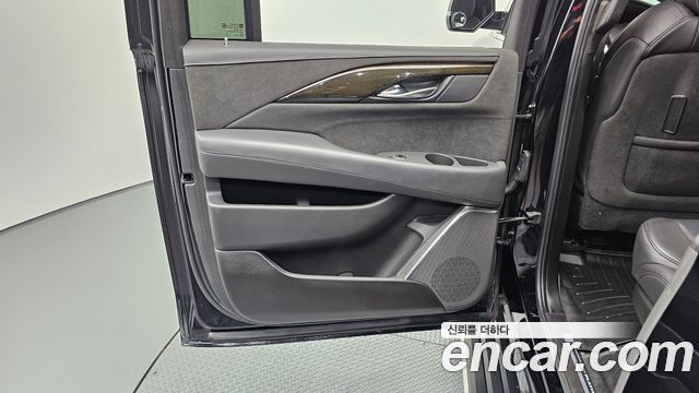 Cadillac Escalade 2017 — photo 15