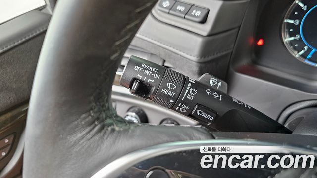 Cadillac Escalade 2017 — photo 27