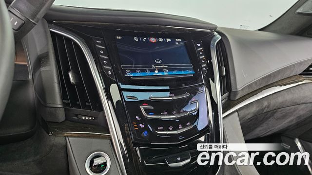 Cadillac Escalade 2017 — photo 30