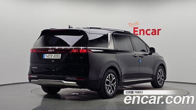 Kia Canival 2023 — photo 2