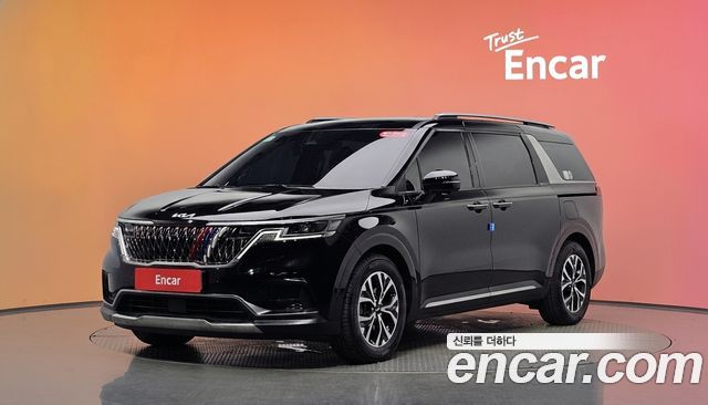 Kia Canival 2023 — photo 1