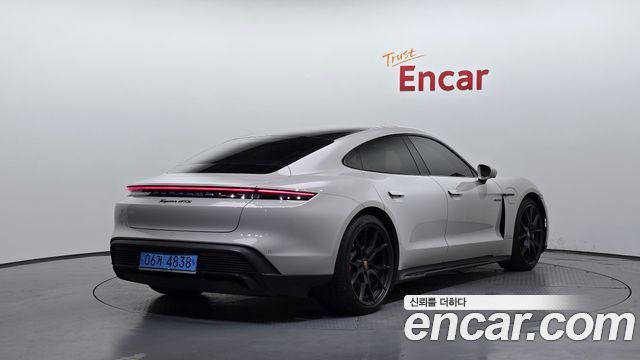 Porsche Taycan 2023 — photo 2
