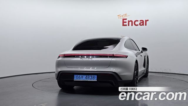 Porsche Taycan 2023 — photo 4