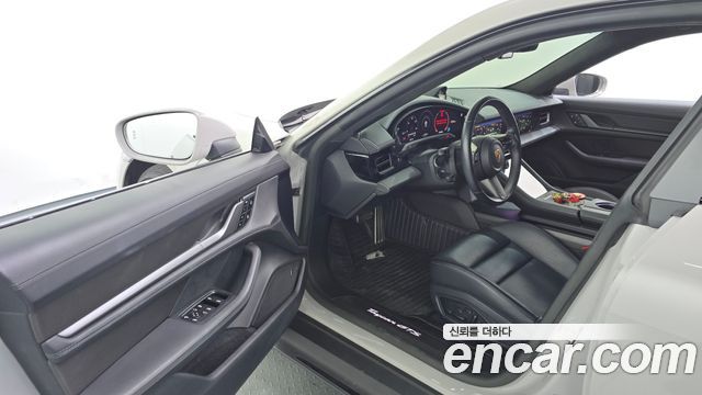 Porsche Taycan 2023 — photo 13