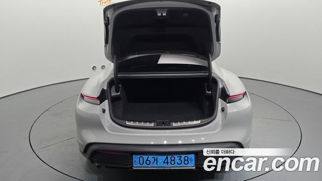 Porsche Taycan 2023 — photo 25