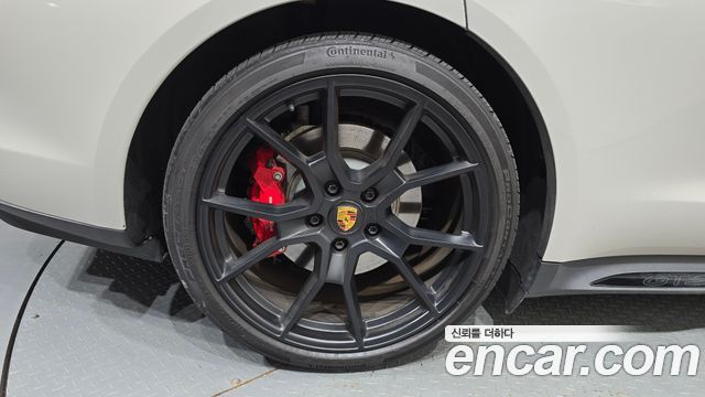 Porsche Taycan 2023 — photo 7