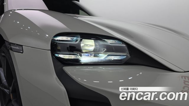 Porsche Taycan 2023 — photo 8
