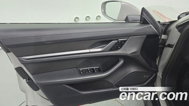 Porsche Taycan 2023 — photo 14