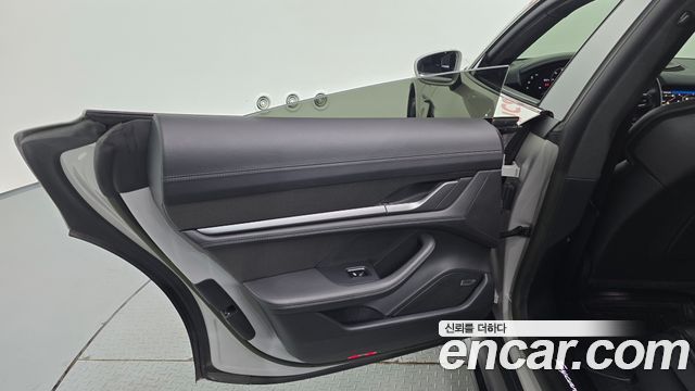 Porsche Taycan 2023 — photo 15