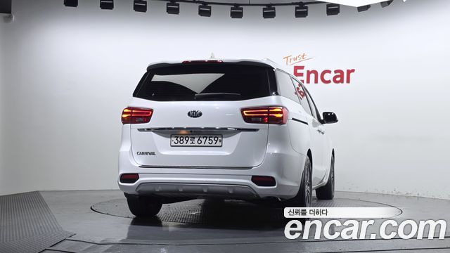 Kia Canival 2019 — photo 4