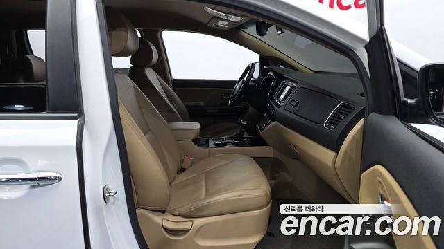 Kia Canival 2019 — photo 12