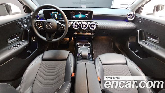 Mercedes-Benz A-Class 2020 — photo 10