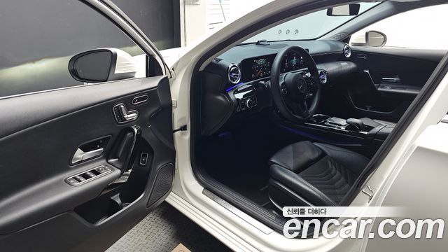 Mercedes-Benz A-Class 2020 — photo 13