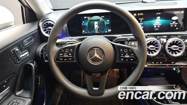 Mercedes-Benz A-Class 2020 — photo 18