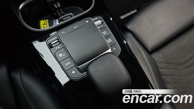 Mercedes-Benz A-Class 2020 — photo 23