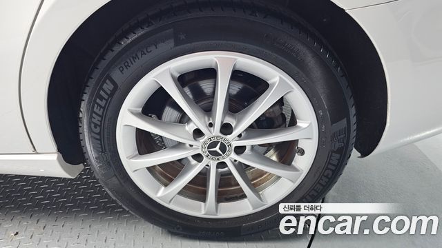 Mercedes-Benz A-Class 2020 — photo 7