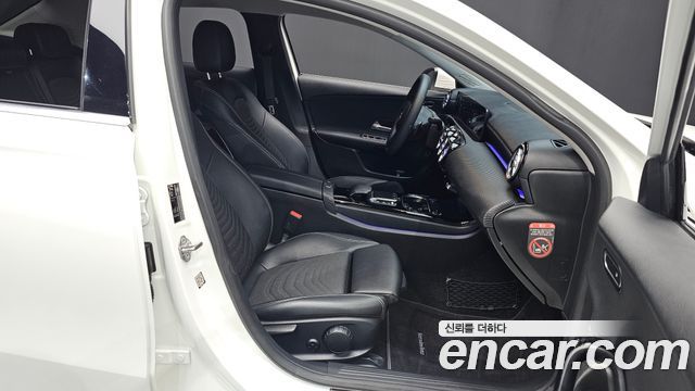 Mercedes-Benz A-Class 2020 — photo 16