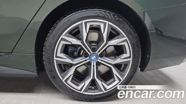 BMW i4 2022 — photo 7