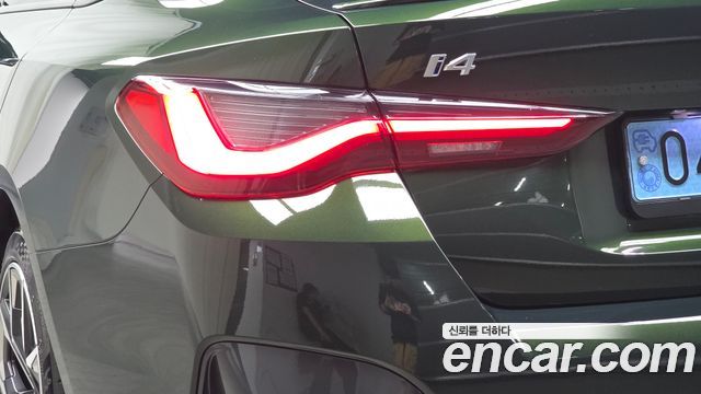 BMW i4 2022 — photo 9