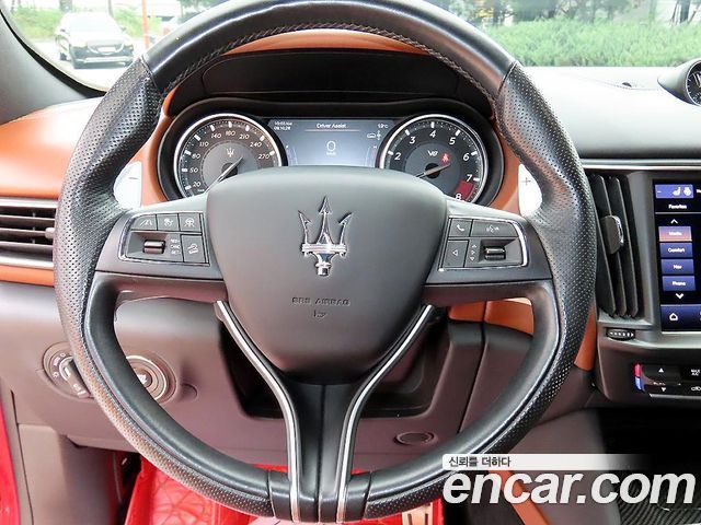Maserati Levante 2022 — photo 8