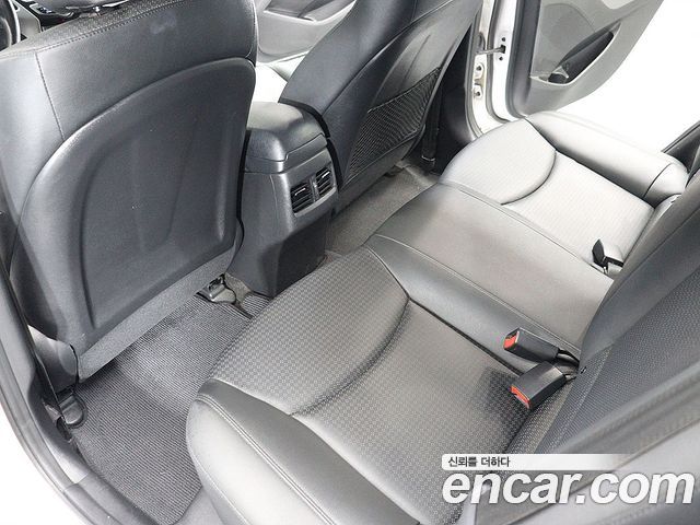 Hyundai AVANTE 2014 — photo 15