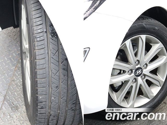 Hyundai AVANTE 2014 — photo 19