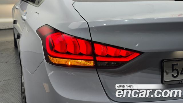 Genesis G80 2018 — photo 9