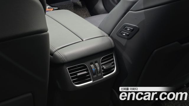 Genesis G80 2018 — photo 28