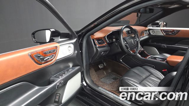 Lincoln Continental 2017 — photo 13