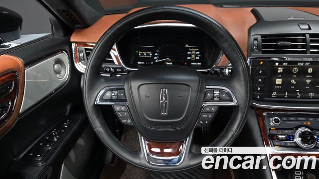 Lincoln Continental 2017 — photo 19